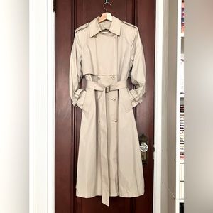 Vintage London Fog trench with belt and lining for warmth